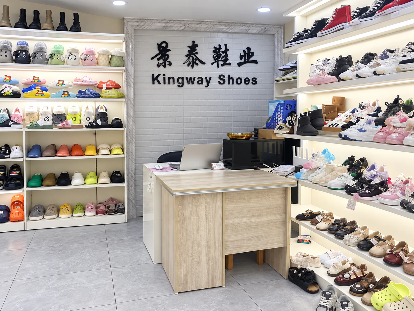 ABOUT_SHOWROOM_01